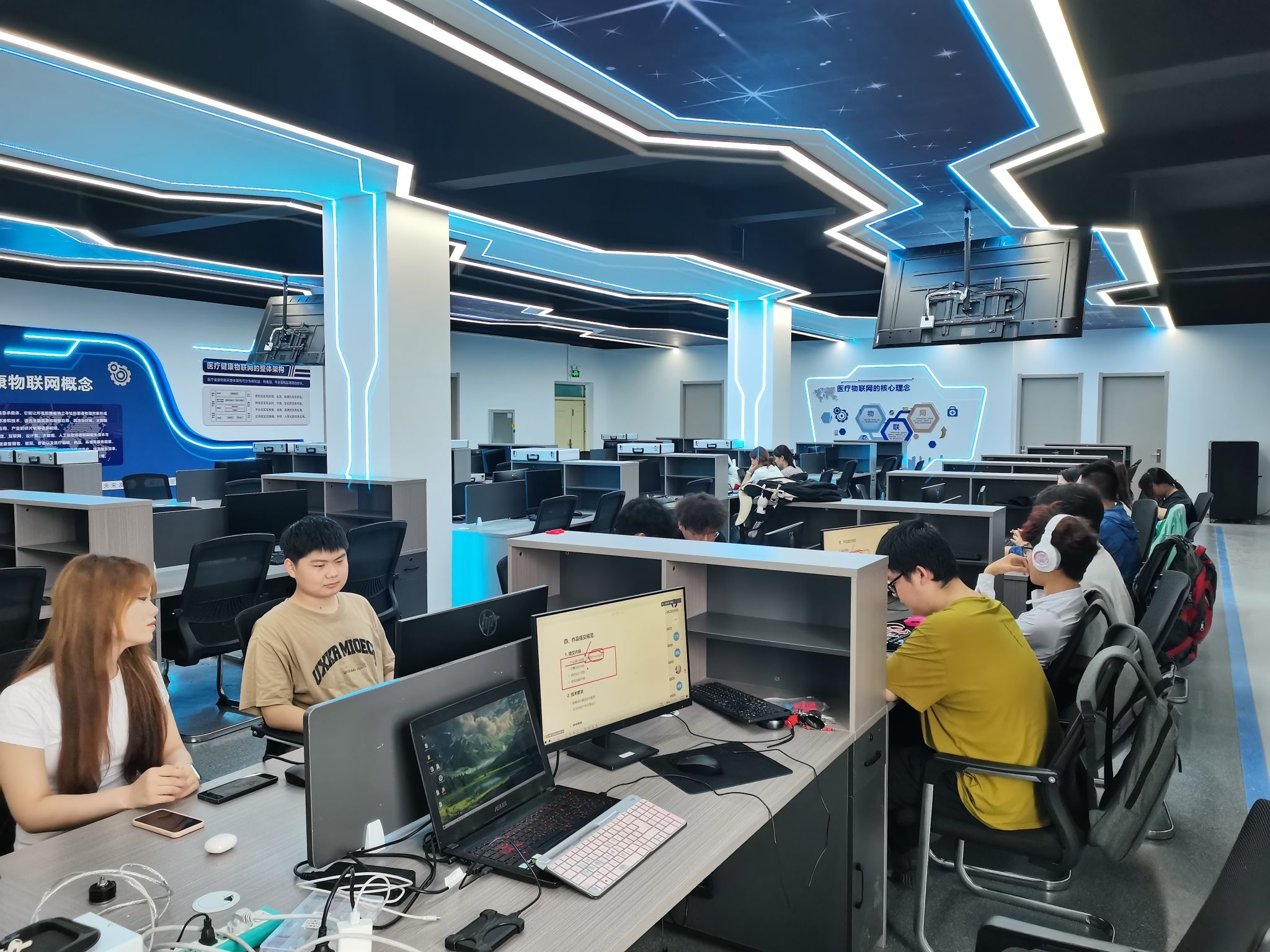 智慧医学产业学院学生积极备战第十四届“软件杯”比赛